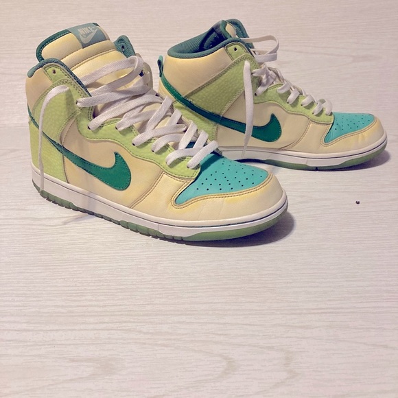 Sure rare Nike dunks glow in dark - Picture 3 of 8
